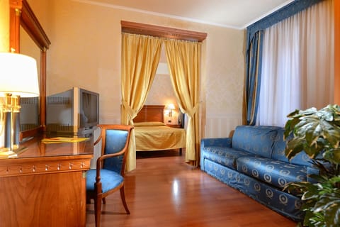 18-cm LCD TV with digital channels, TV