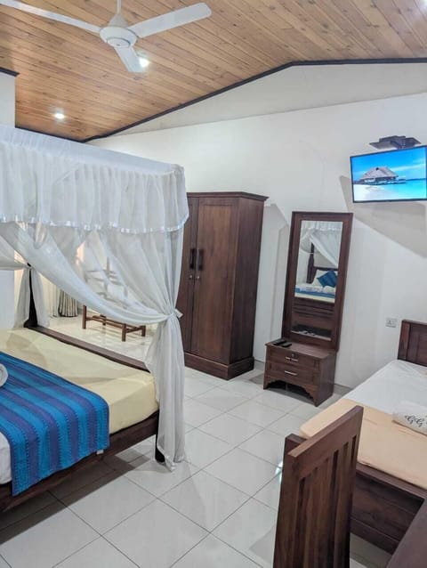 Deluxe Triple Room | Desk, laptop workspace