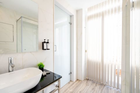 Double Room, Balcony | Bathroom | Shower, free toiletries, hair dryer, slippers