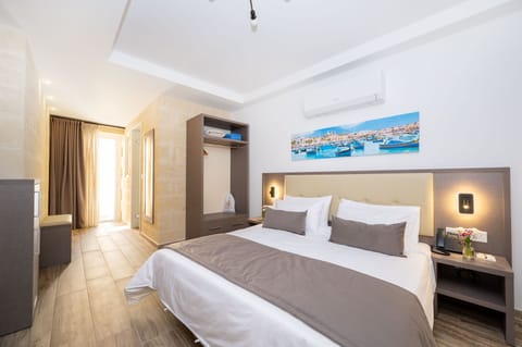 Double Room, Balcony | In-room safe, desk, free WiFi, bed sheets