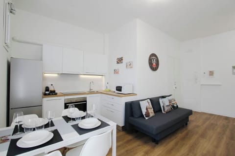 Apartment, Balcony | Private kitchen | Toaster