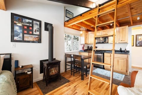 Fully equipped kitchen and dining table seating 4 guests.