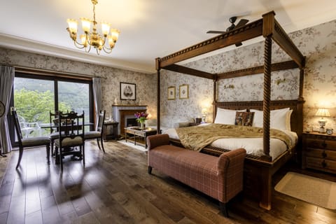 Four Poster Superior Suite | Premium bedding, down comforters, in-room safe, individually decorated