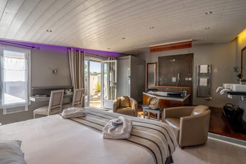 Luxury Suite, 1 Bedroom, Hot Tub | 1 bedroom, premium bedding, minibar, in-room safe