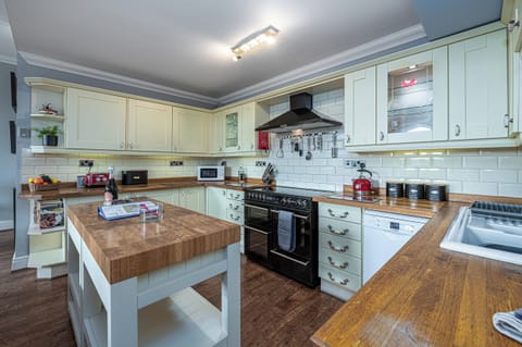 aab39630-1eb6-4832-aca5-13cd4264ba56