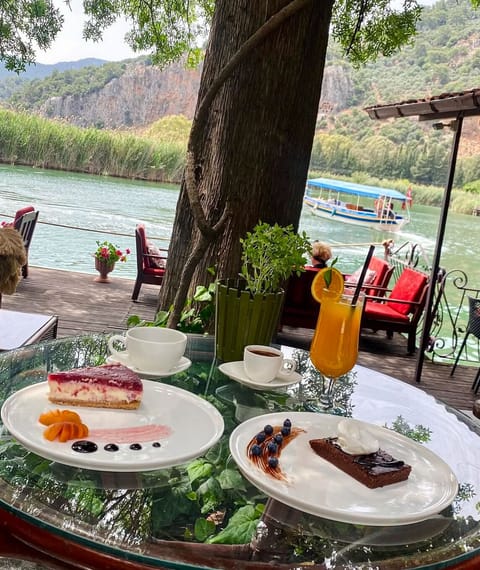 Free daily cooked-to-order breakfast