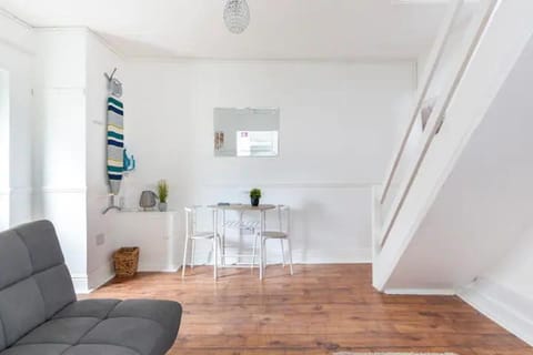 Apartment | Living area | TV