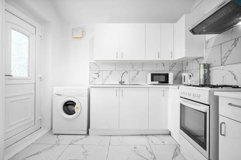 Apartment | Private kitchen | Fridge, microwave, oven, stovetop