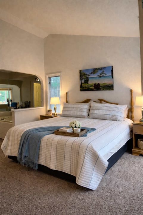 spacious bedroom with en suite master bath