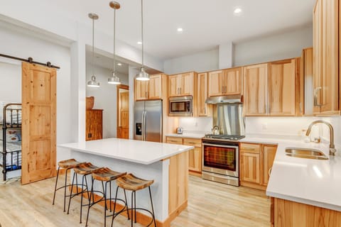 Kitchen With Island Seating