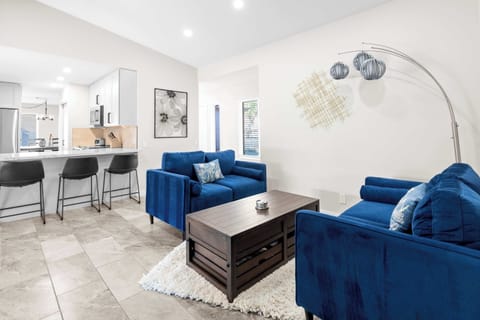 Complemented by a chic modernized lamp for the perfect lighting!