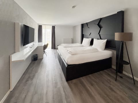 Standard Double Room | Hypo-allergenic bedding, desk, soundproofing, free WiFi
