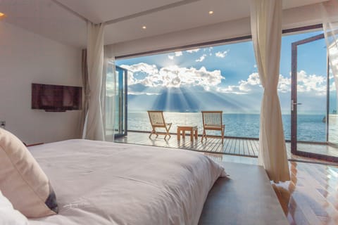 Luxury Double Room, Private Bathroom, Lake View | Desk, laptop workspace, WiFi (free)