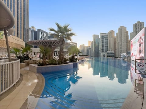 Infinity Pool Oasis: Dive into luxury while gazing at iconic Dubai skyscrapers!