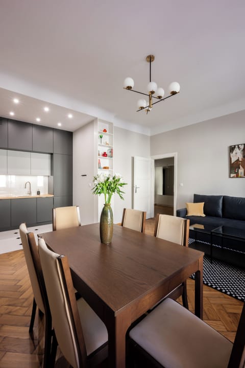 Apartment, City View | Living area