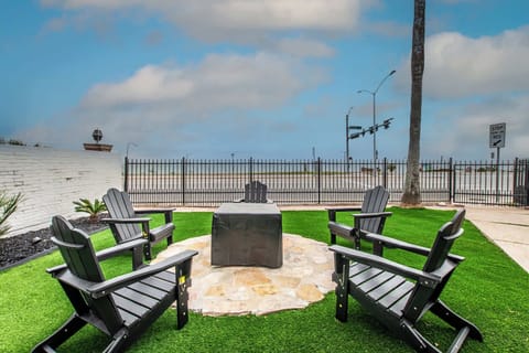 Front Patio - Fire Pit Area 
