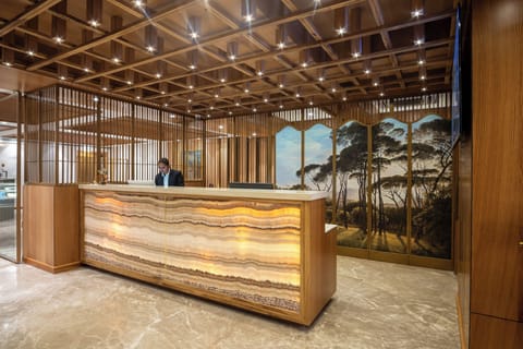 Free minibar items, in-room safe, blackout drapes, soundproofing