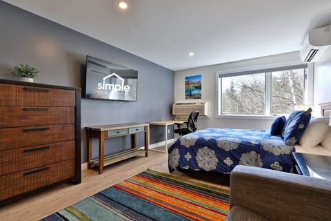 This cozy and modern studio condo at Killington Center Inn & Suites sleeps up to four guests with a queen bed, sleeper sofa, kitchenette, and a luxurious bathroom.