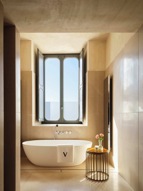 Junior Suite Sea View | Bathroom | Eco-friendly toiletries, hair dryer, bathrobes, slippers