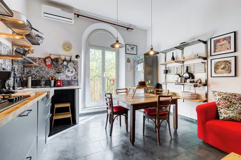 Apartment, 2 Bedrooms, Non Smoking, City View | Dining room