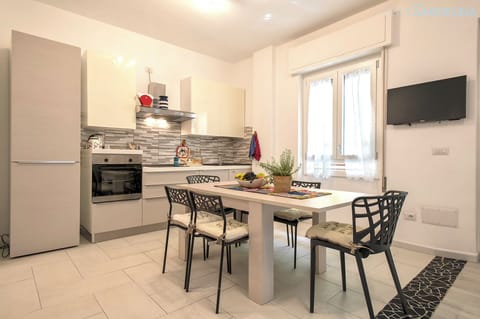 ClickSardegna Alghero centro Loft Hidden Garden per 8 persone con yacuzzi 