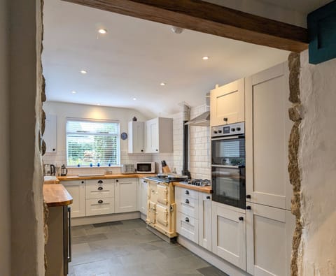 House | Private kitchen | Fridge, microwave, oven, stovetop