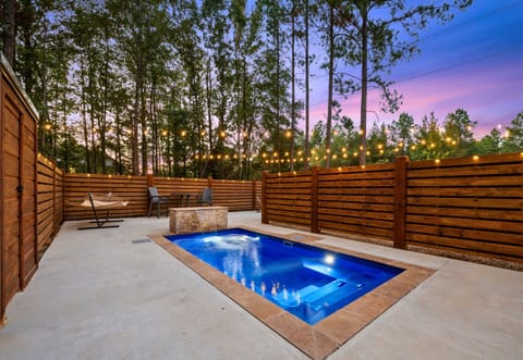 Find your quiet retreat in this beautifully lit outdoor space. The sparkling pool and cozy seating invite you to kick back and enjoy the peaceful surroundings.