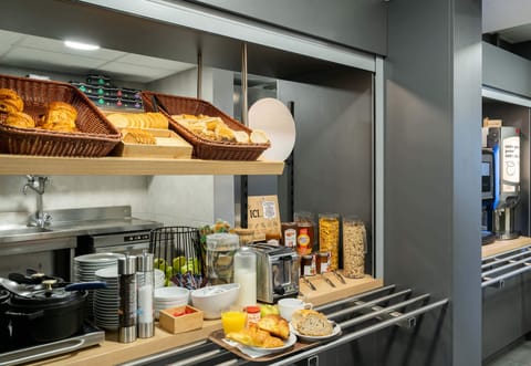 Daily buffet breakfast for a fee