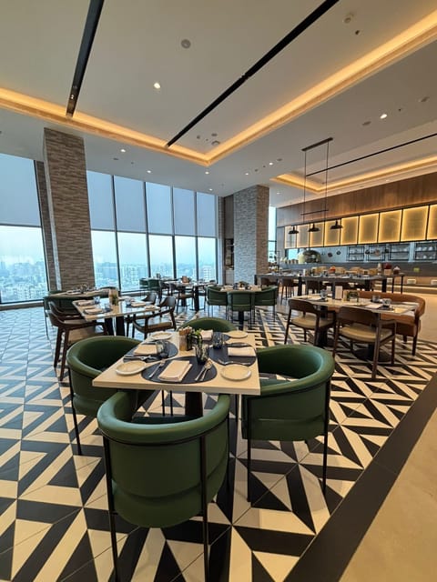 2 restaurants; breakfast, lunch, dinner, and brunch served