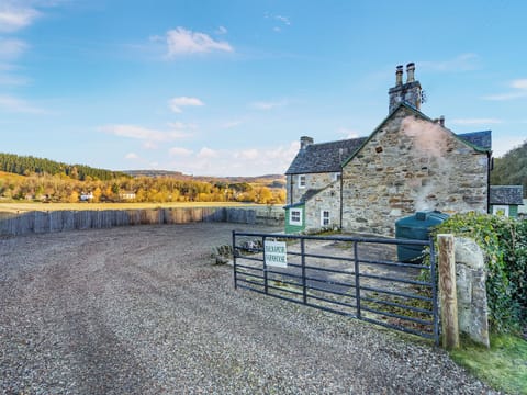 Driveway | Balnamuir Farmhouse, Pitlochry