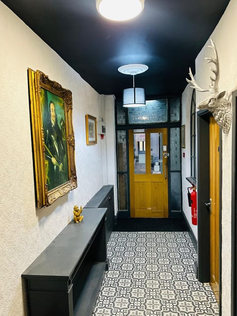 Twin Room, Private Bathroom | Interior