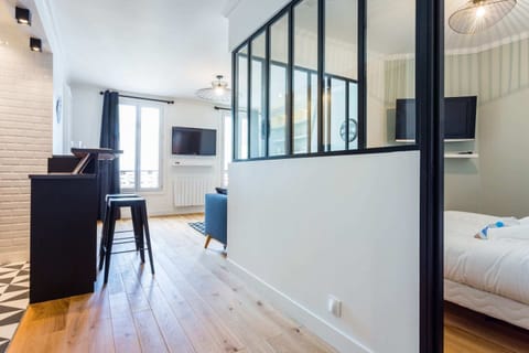 Apartment | 1 bedroom, laptop workspace, iron/ironing board, bed sheets