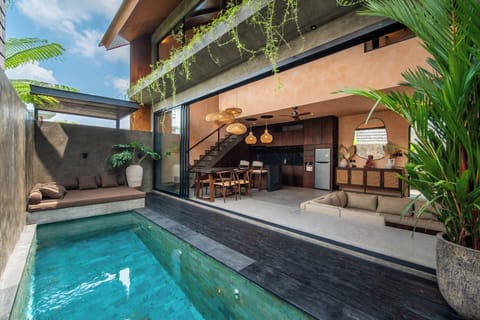 Outdoor pool, free cabanas