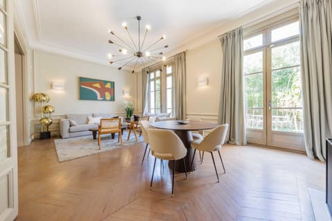 Apartment | Dining