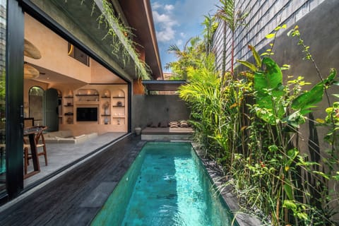 Outdoor pool, free cabanas