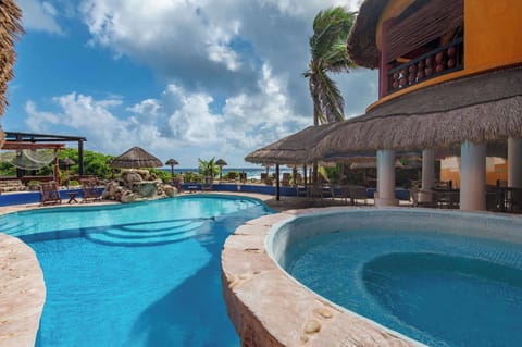 Pool and jacuzzi with ocean view