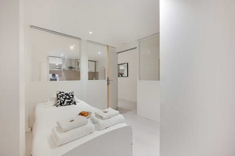 Apartment | 2 bedrooms, laptop workspace, iron/ironing board, bed sheets