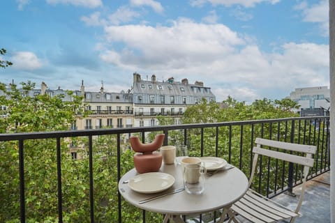 Apartment | Outdoor dining