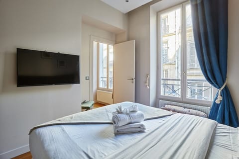 Apartment | Laptop workspace, iron/ironing board, bed sheets