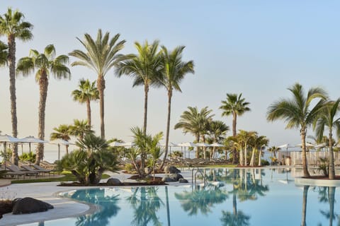 3 outdoor pools, pool umbrellas, sun loungers