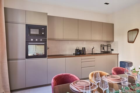 Apartment | Private kitchen | Cookware/dishes/utensils