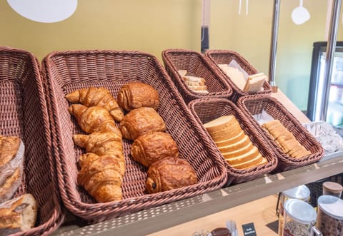 Daily buffet breakfast for a fee
