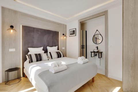 Apartment | Iron/ironing board, bed sheets