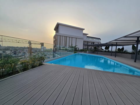 2 indoor pools