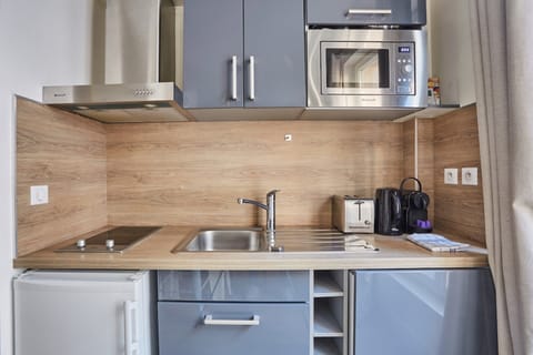 Apartment | Private kitchen | Fridge, microwave, stovetop, coffee/tea maker