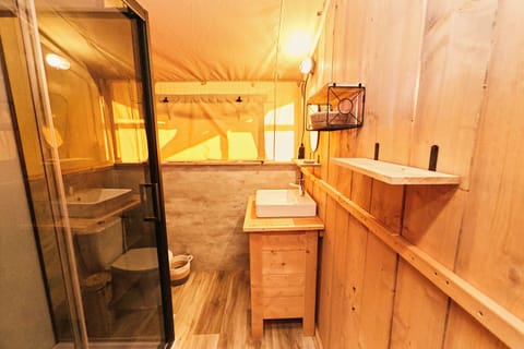 Family Tent | Bathroom | Shower, free toiletries, hair dryer, towels