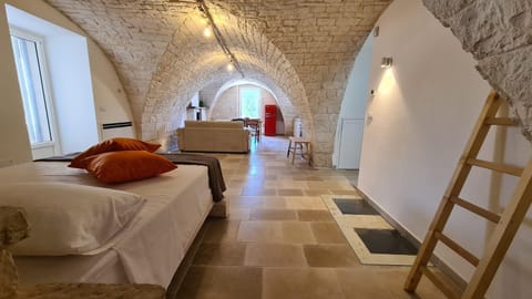 House | 5 bedrooms, individually furnished