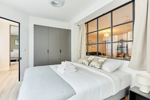 Apartment | Laptop workspace, iron/ironing board, bed sheets