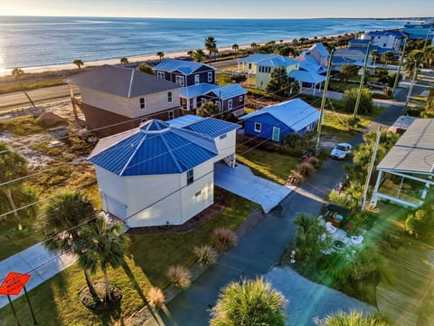 Pet friendly w/ ample parking and water views