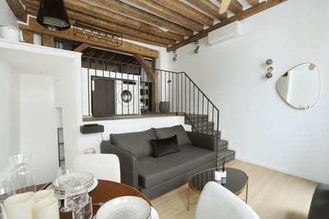 Apartment | Living area | Flat-screen TV